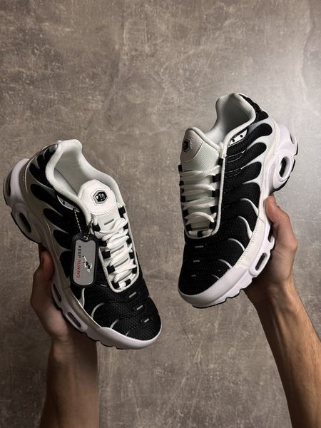 Black-and-white sneakers in the Tn style