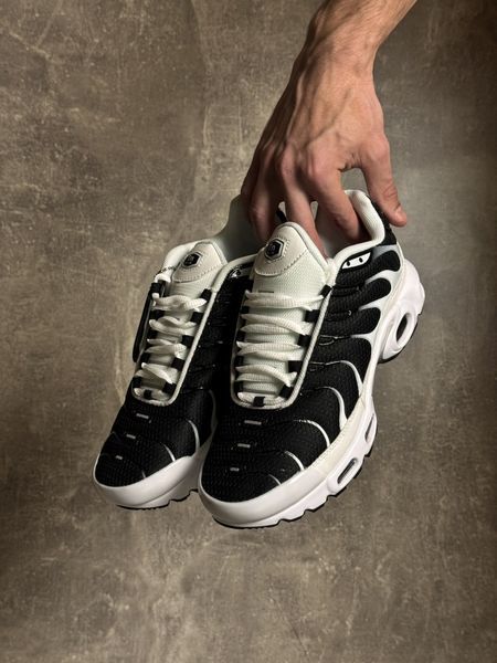 Black-and-white sneakers in the Tn style
