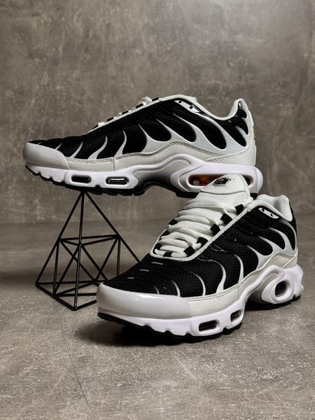 Black-and-white sneakers in the Tn style