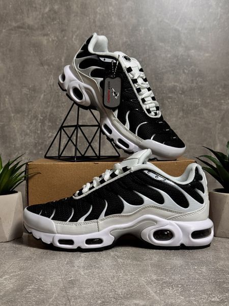 Black-and-white sneakers in the Tn style