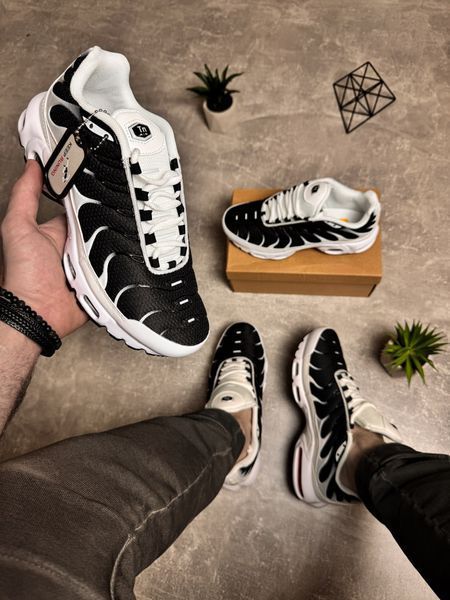 Black-and-white sneakers in the Tn style
