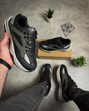 Autumn sneakers in black and green