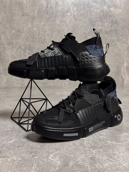 Black summer sneakers