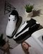 Schwarz-wei&szlig;e Sneaker im Air-Stil