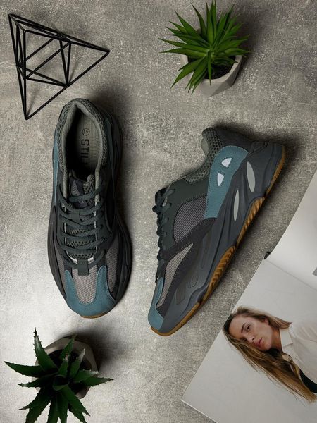 Сірі з блакитним кросівки Boost 700 5835 фото