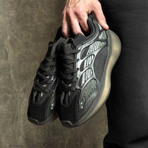 Чорні кросівки Yeezy 700 5655 фото