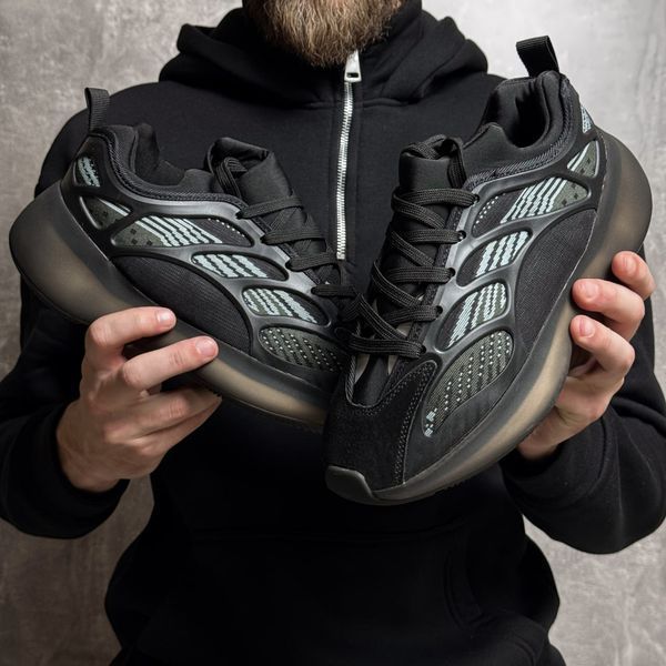 Чорні кросівки Yeezy 700 5655 фото