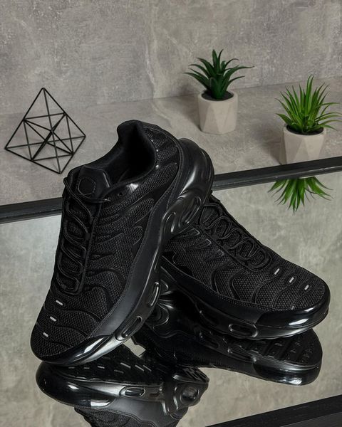 Black sneakers in the Tn style